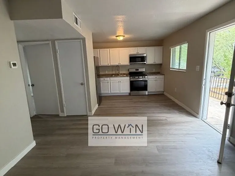 1537 W Pierce St — Photo 8