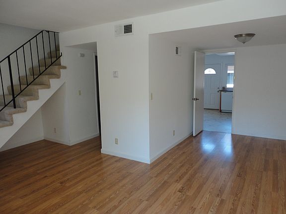 3rd image of 2326 Toiyabe Way