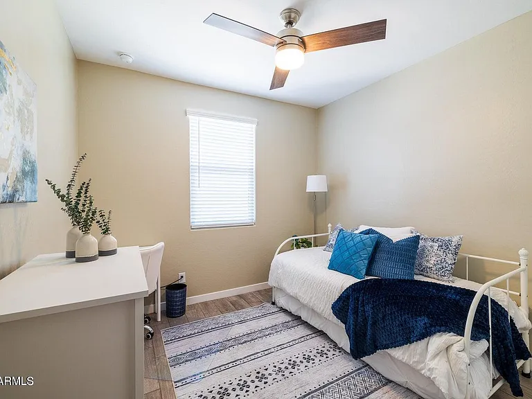 8924 W Solano Dr — Photo 5