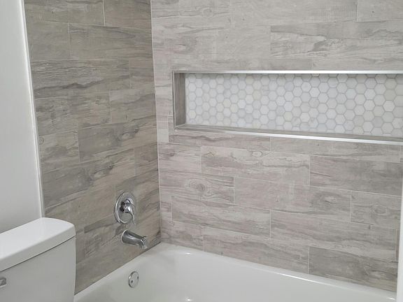 3rd image of 16 NE 20th Ave Suite 3