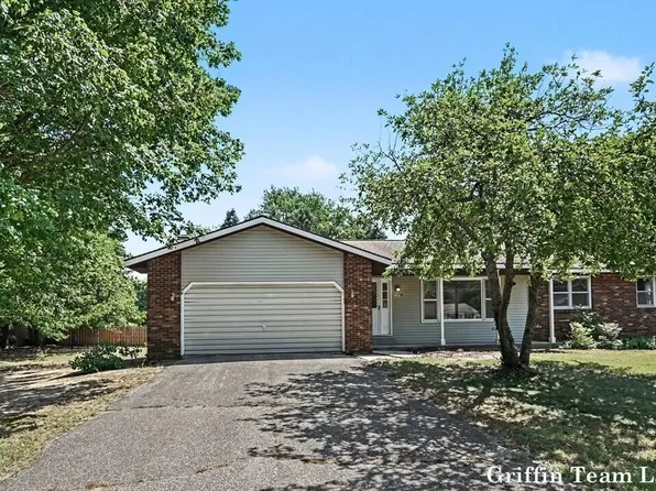 1718 Columbus St, Holland, MI 49424