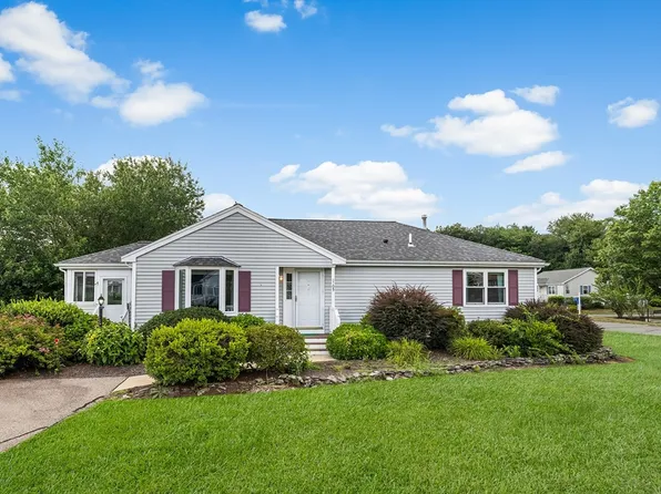 105 Crystal Water Dr #105, East Bridgewater, MA 02333