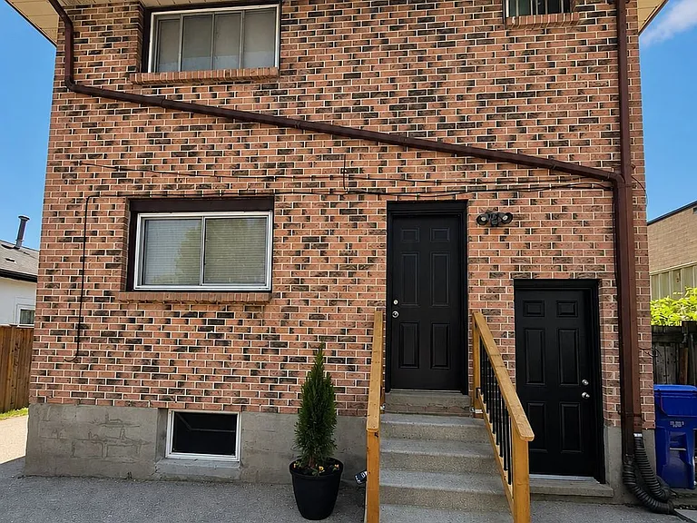 184 Simcoe St #3 — Photo 2