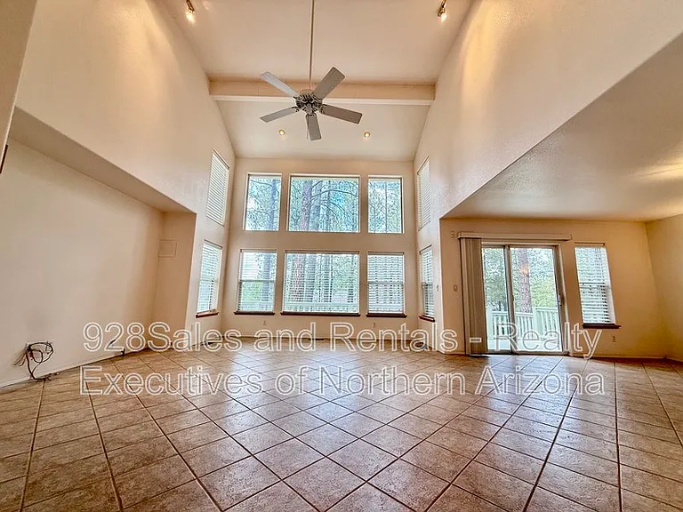 1808 W University Ave — Photo 4