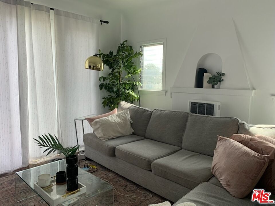 1st image of 259 S Elm Dr #1/2