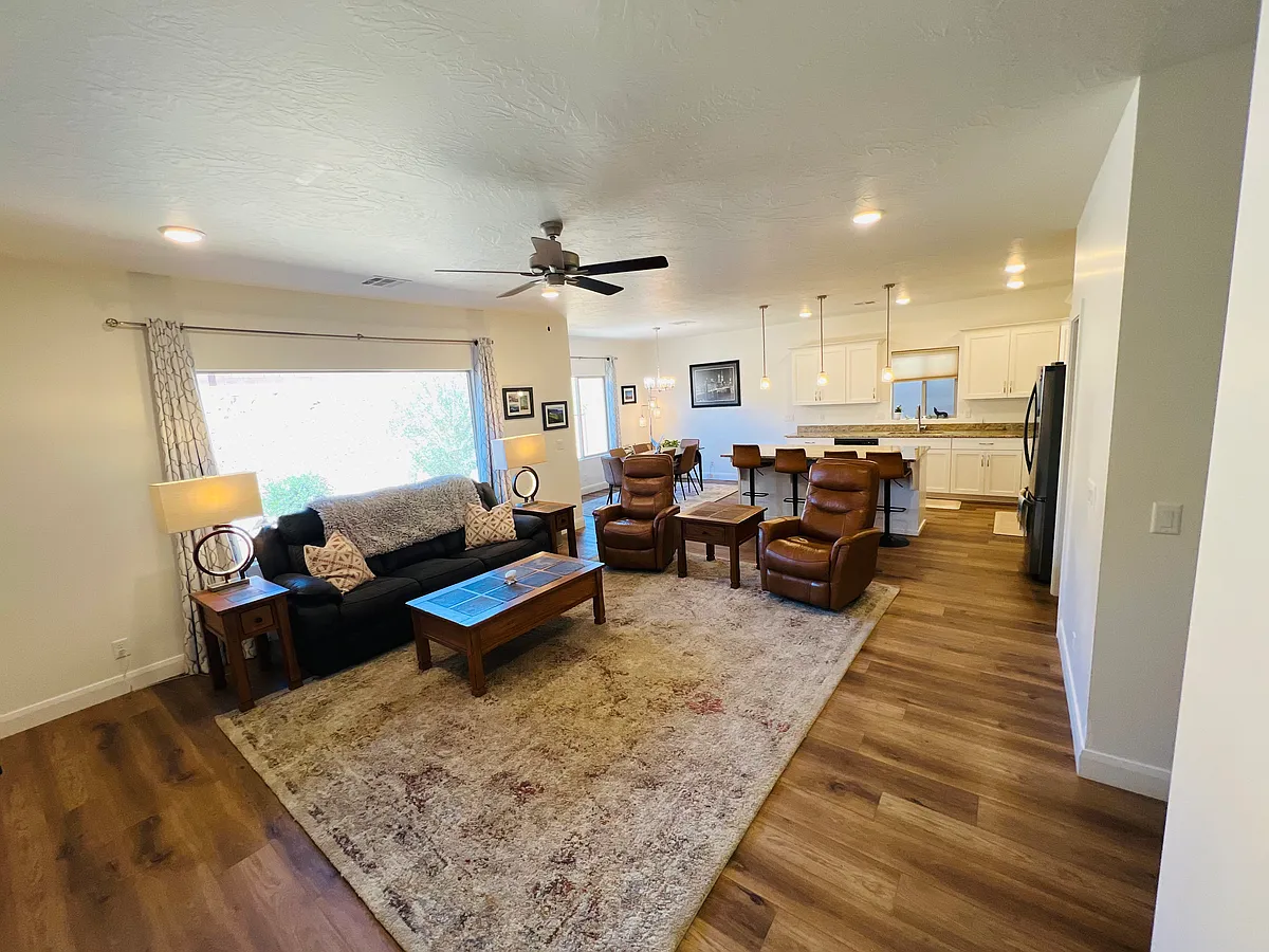Building Photo - 468 S Deep Creek Dr