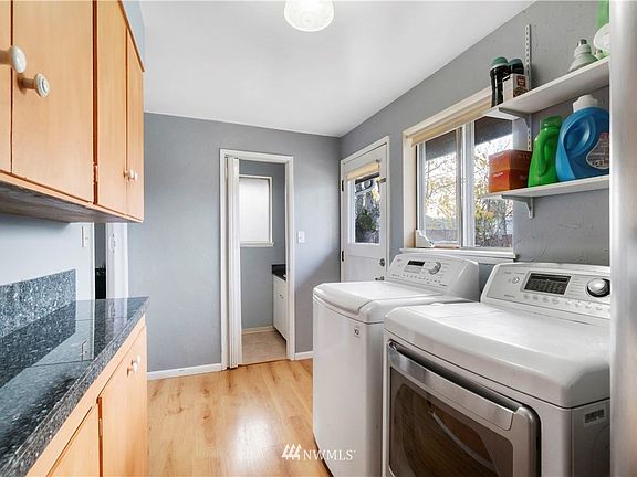 4th image of 1509 G St SE