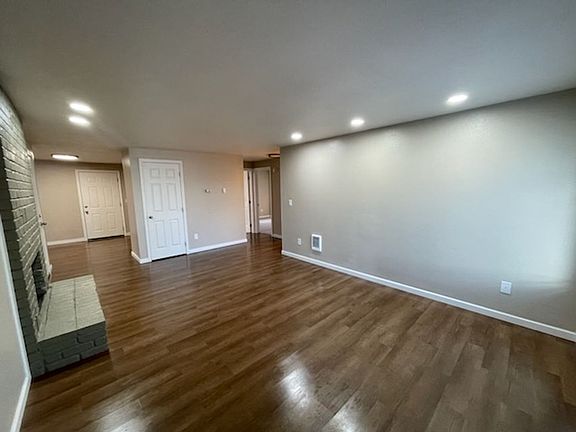 3rd image of 934 NE 21st Ave