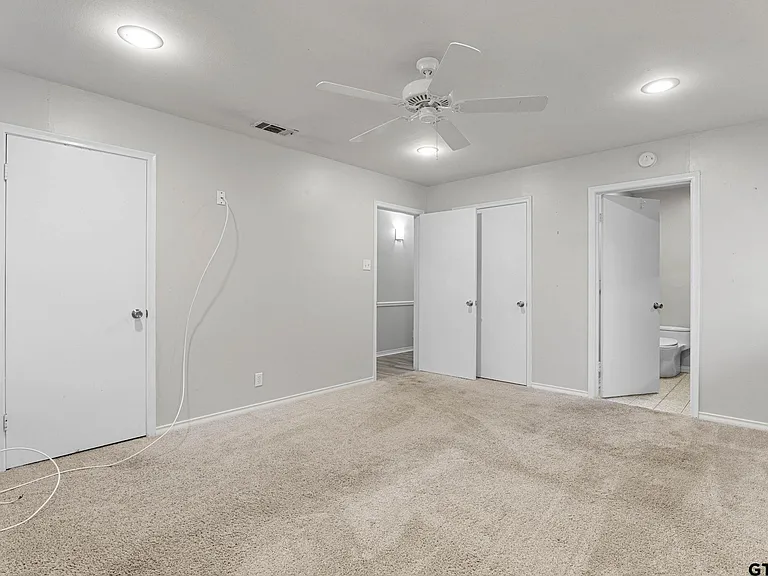 3200 Decharles St — Photo 29