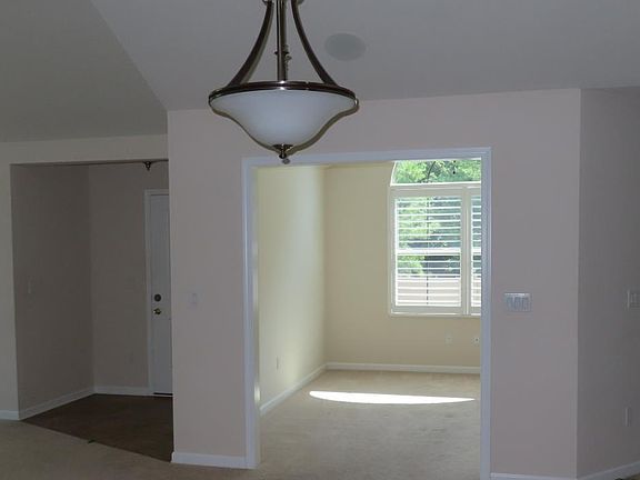 4th image of 3916 Coventry Ln