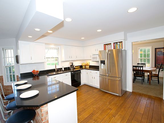 5th image of 1808 W Glen Oaks Ln