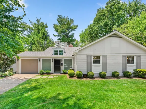 5510 Greystone St, Chevy Chase, MD 20815