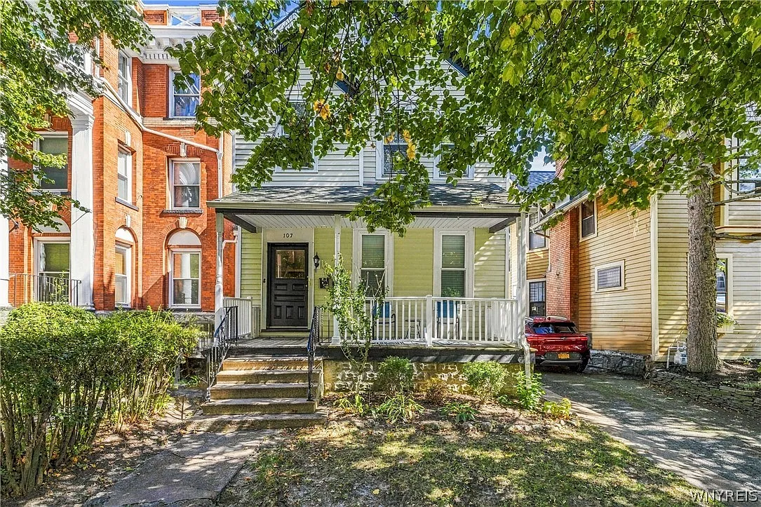 2 bed, 1.0 bath, 1176 sqft, $1,400 — Photo 2