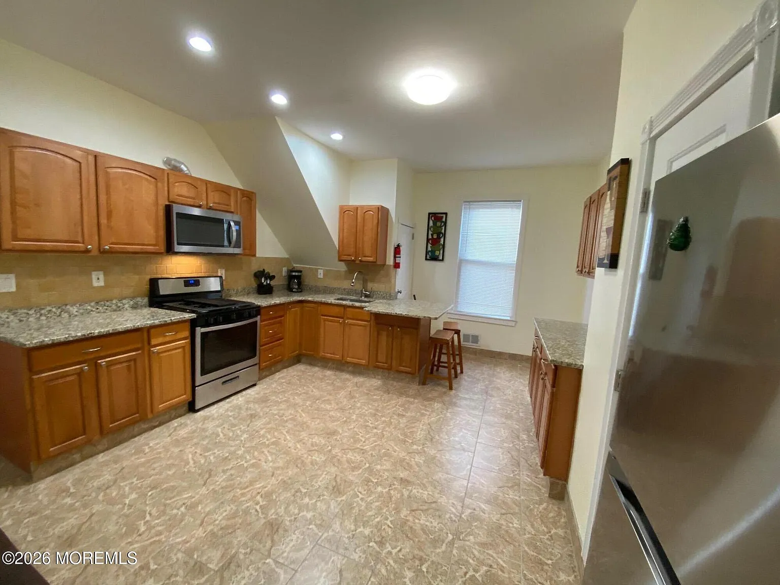 3 bed, 2997 sqft, $3,500 — Photo 2