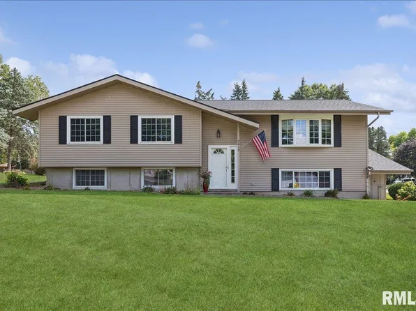5415 Surrey Dr, Bettendorf, IA 52722