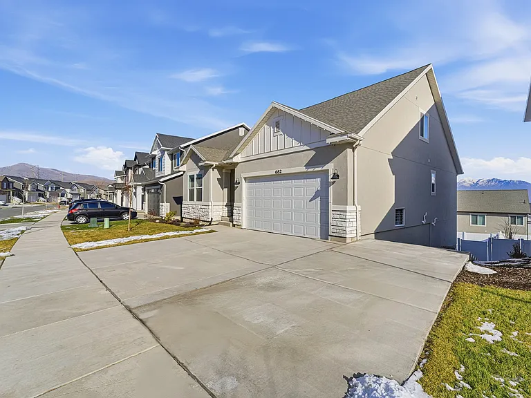 682 Benedict Dr — Photo 14