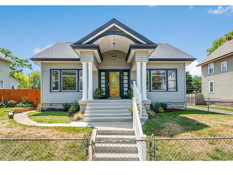 299 E Woodrow Ave — Photo 5
