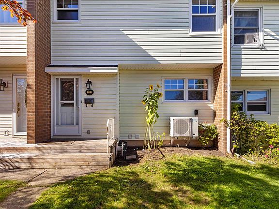 4th image of 19 Aberdeen Ct