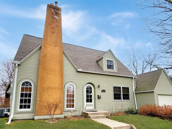 132 Bertch Ave, Waterloo, IA 50702