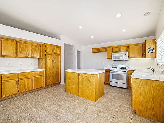 5th image of 83907 Avenida Serena Unit A