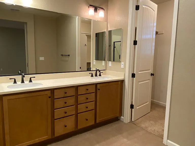 1053 Catalina Dr — Photo 15