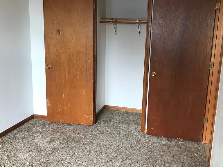 2332 S Duluth Ave — Photo 10