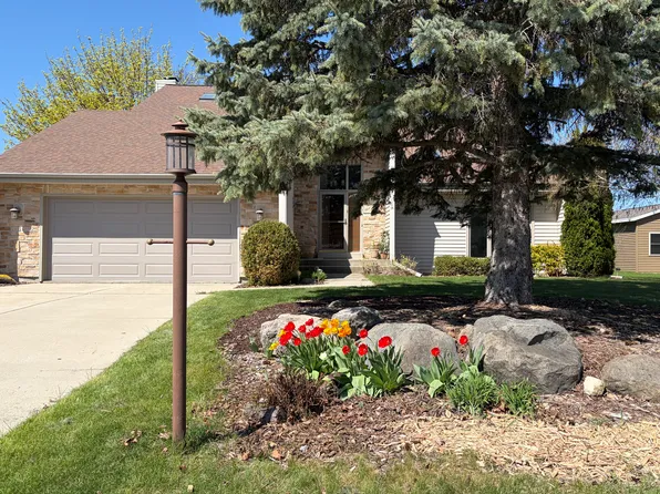 4025 S Avon Dr, New Berlin, WI 53151