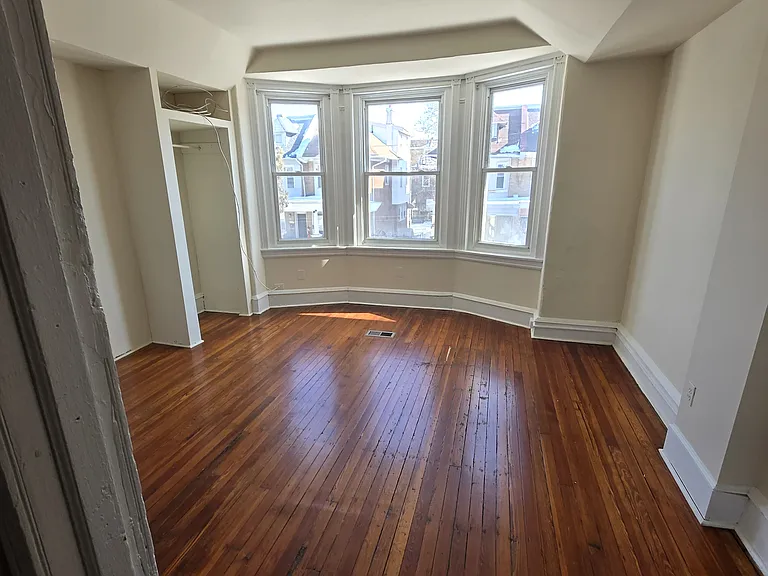 4906 N Camac St — Photo 3