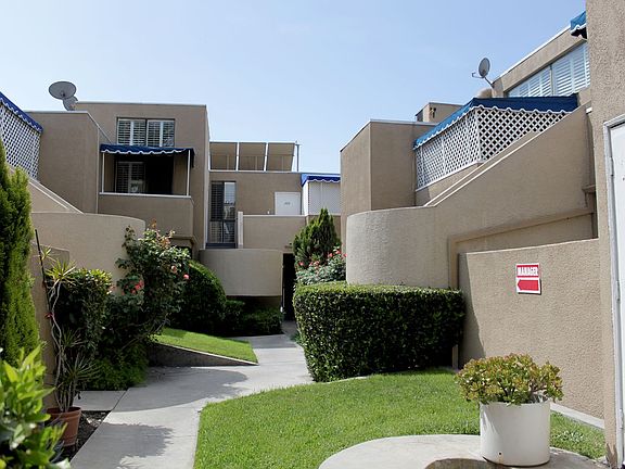 4th image of 12024 Kling St APT 203