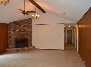 101 Cardinal St, Lake Jackson, TX 77566