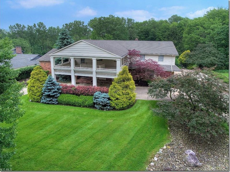 1st image of 8 Hunting Hollow Dr