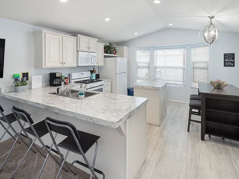 2014 Emerald St — Photo 3