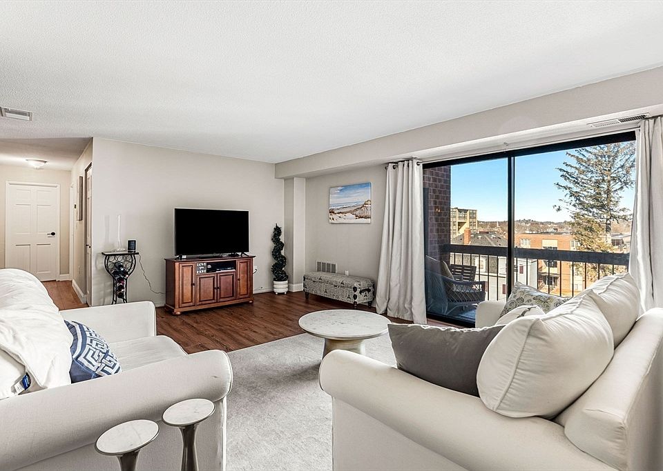 1st image of 12 Mount Vernon St APT 44