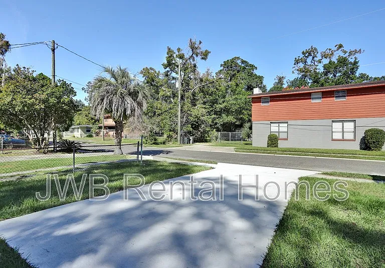 1924 McMillan St — Photo 12
