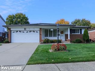 33831 Swan Dr, Sterling Heights, MI 48312