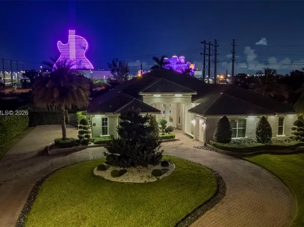 5202 S Sterling Ranch Cir, Davie, FL 33314