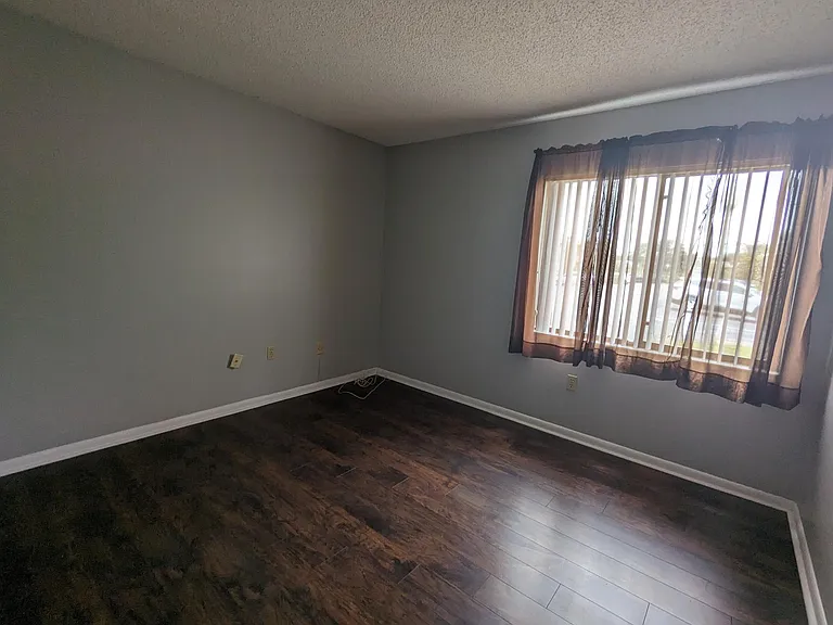 5229 Vineland Rd — Photo 12