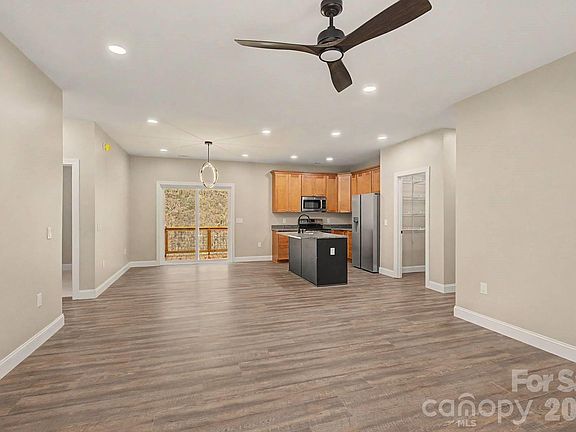 5th image of 515 Betts Branch Rd