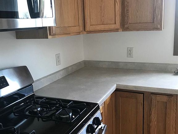 4th image of 350 Carpenter Ln