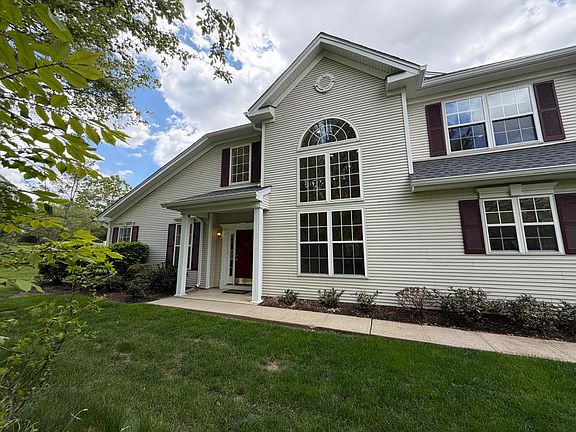 3rd image of 4 Leeds Ct