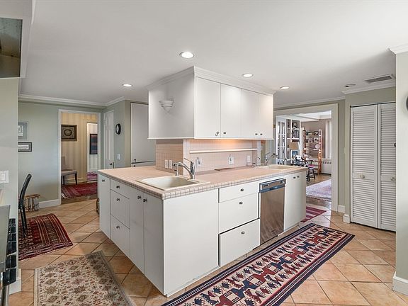 3rd image of 274 Beacon St #8 R