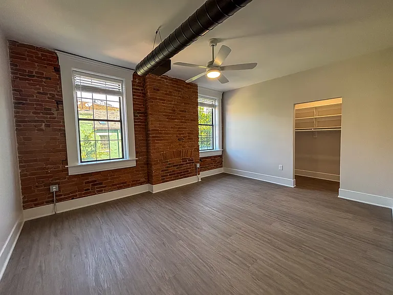 1318 Main St #1 — Photo 14