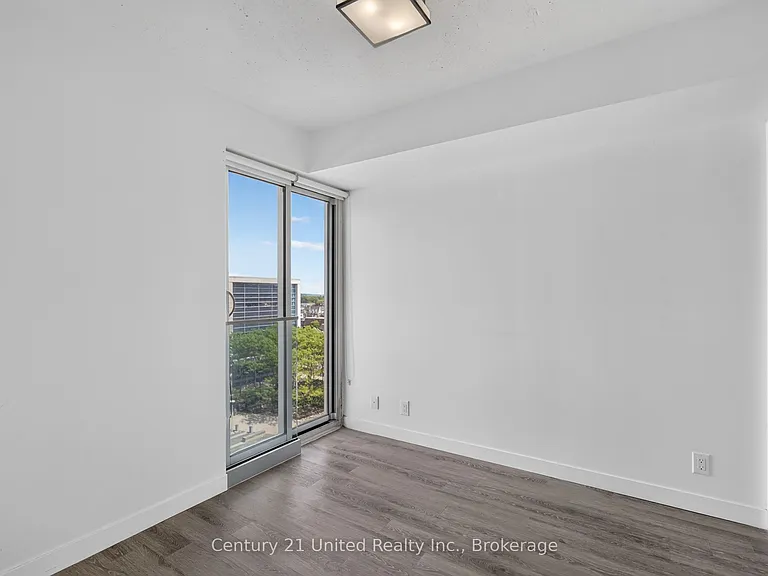 100 Bond St E #606 — Photo 9