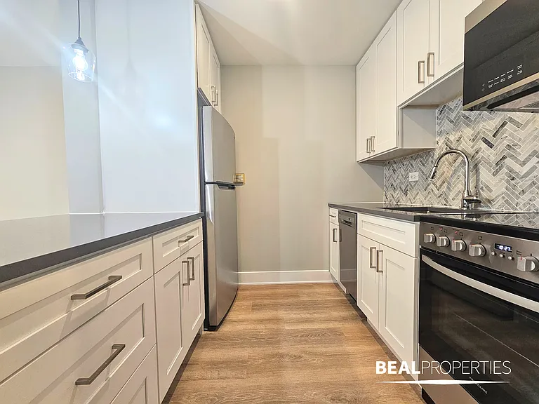 555 W Stratford Place — Photo 13