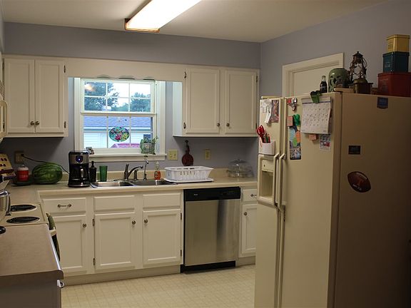 4th image of 1605 Parklane Dr
