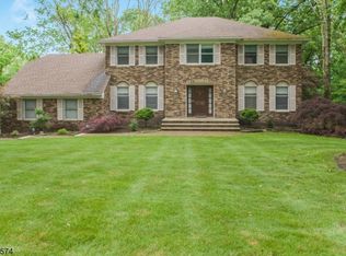 4 Oakwood Ct, Towaco, NJ 07082