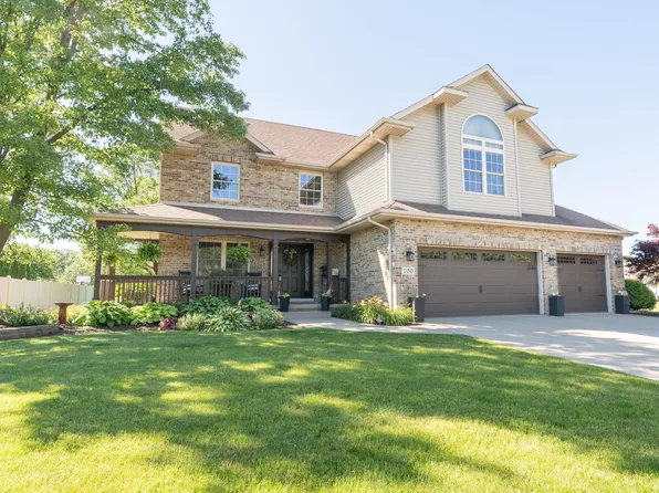 700 Pennock Cir, Crown Point, IN 46307