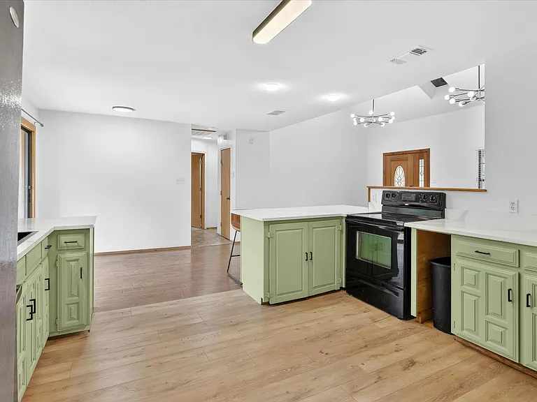 9400 Live Oak Ln — Photo 7