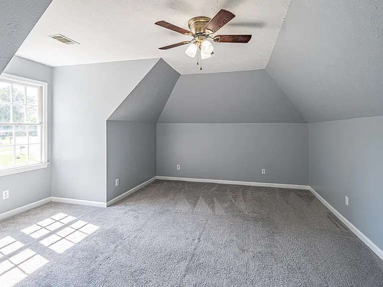 1321 Yorktown Cir — Photo 10
