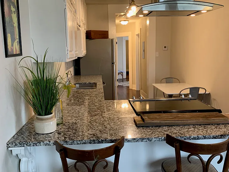 1026 W Gramercy Pl #4 — Photo 9